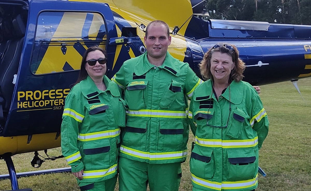 Emergency workers in front of a helicopter